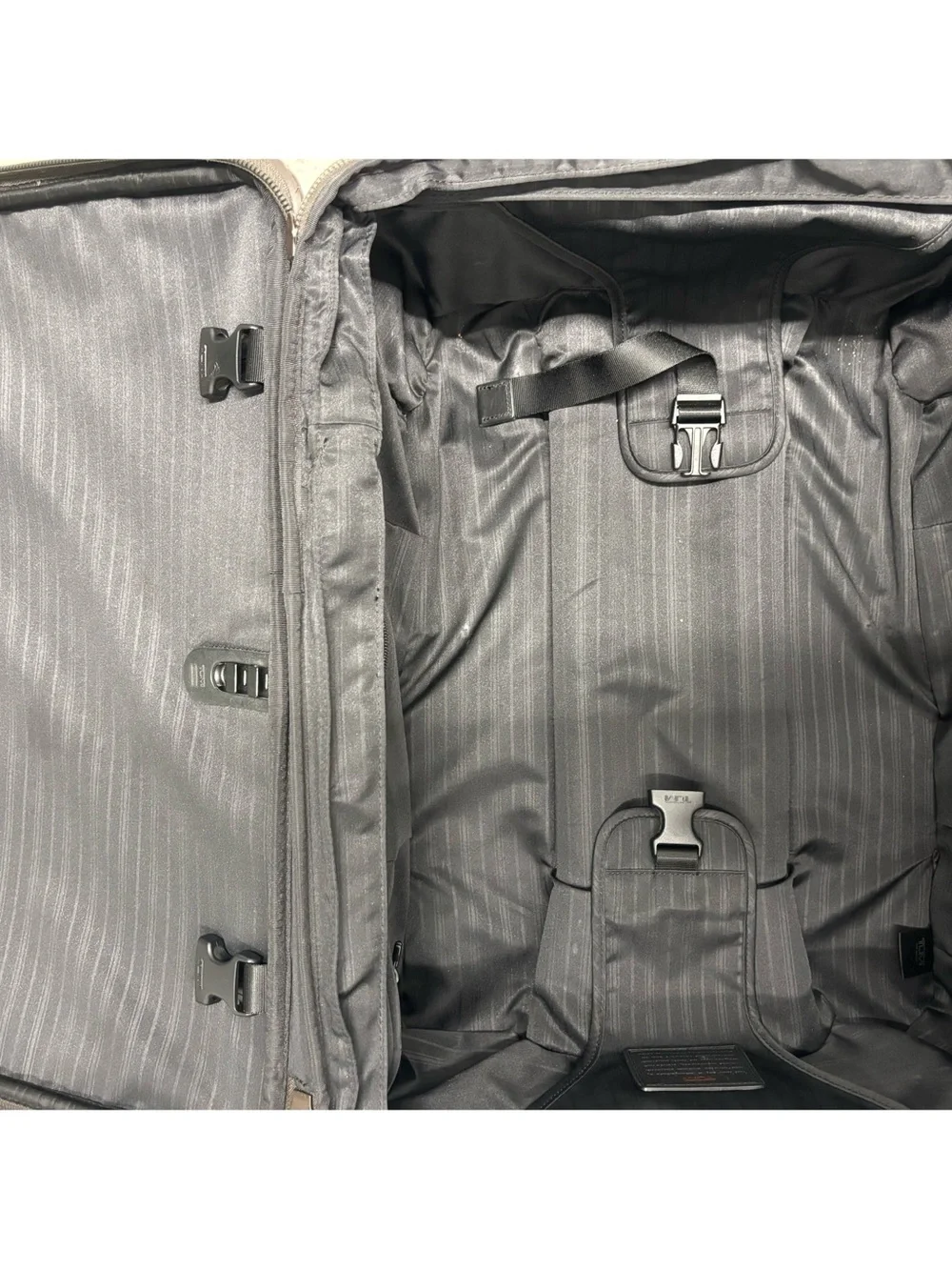 Tumi Alpha 22” Continental Expandable Spinner Carry On Suitcase Luggage
